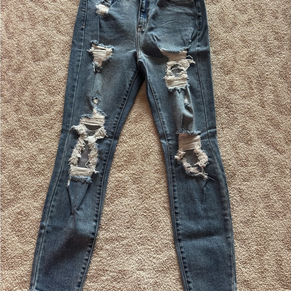 Cello NWOT Dark Blue Distressed Skinny Jeans SIZE 3